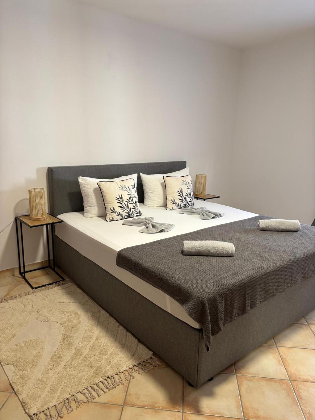 Apartmani Ivanic Vir Buitenkant foto